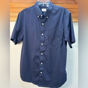 Men’s Dockers Classic Fit Short Sleeve Button Down Shirt. Navy, Lg.